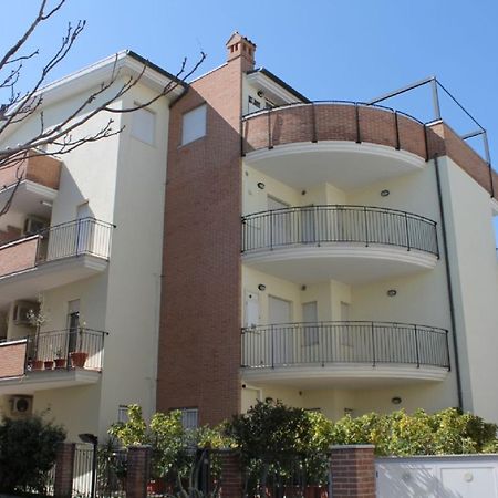 Апартаменты Lungomare Sud Альба-Адриатика Экстерьер фото